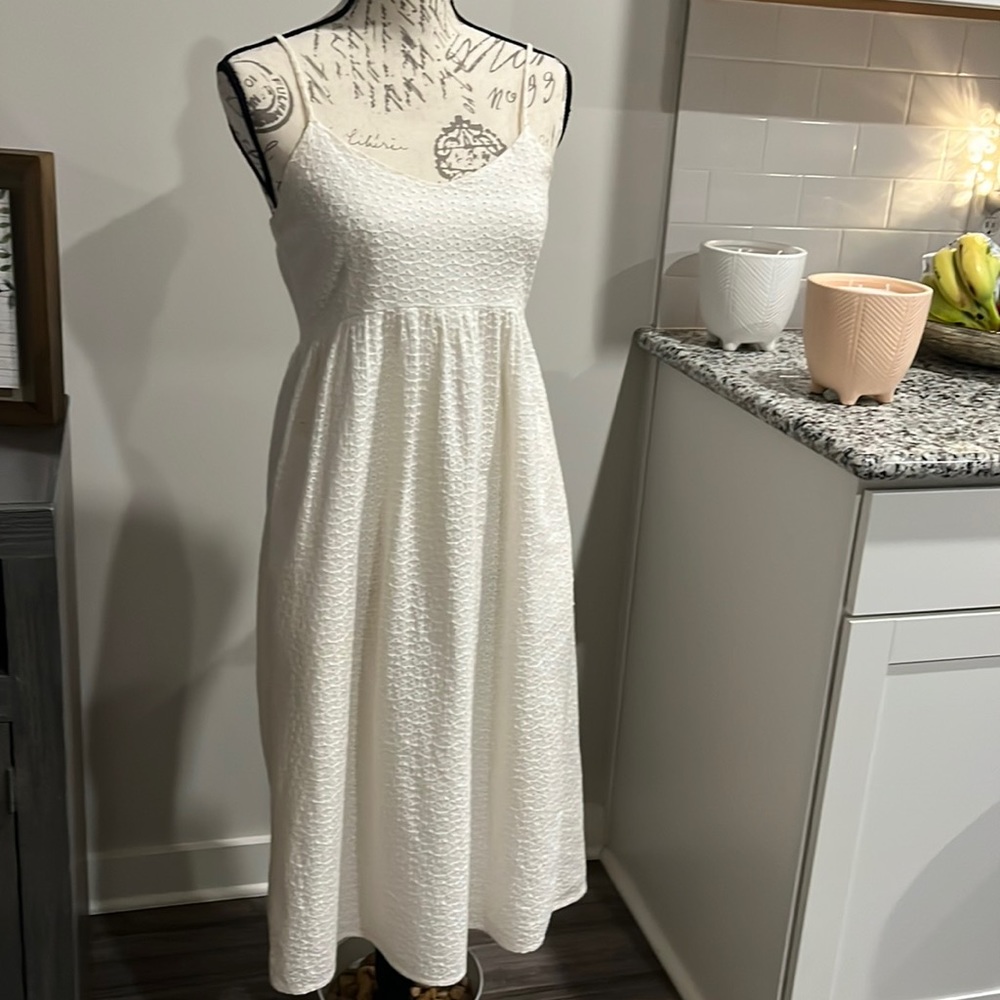 Off white cute sleeveless dress GUC